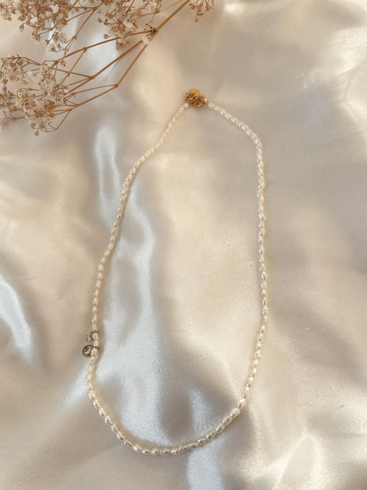 Halskette mit weißen Perlen ohne Anhänger